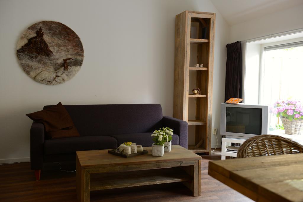 Appartementen Verhuur De Trijehoek Stiens Bagian luar foto