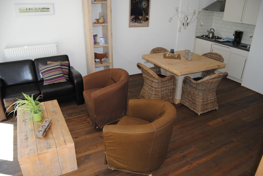 Appartementen Verhuur De Trijehoek Stiens Bagian luar foto