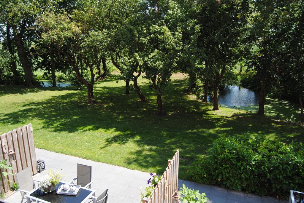 Appartementen Verhuur De Trijehoek Stiens Bagian luar foto
